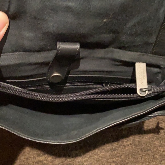 Kenneth Cole leather purse - Picture 3 of 4